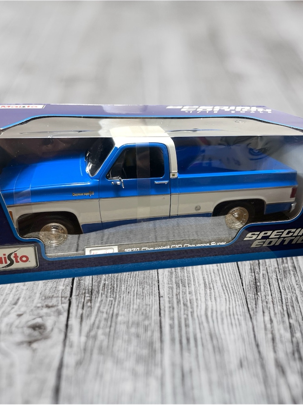 Maisto 1/18 Chevrolet C10 Die-Cast Truck - Special Edition